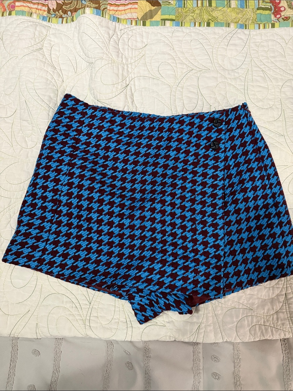 Avec Les Filles Blue & Burgundy Houndstooth High-Waist Skort Shorts